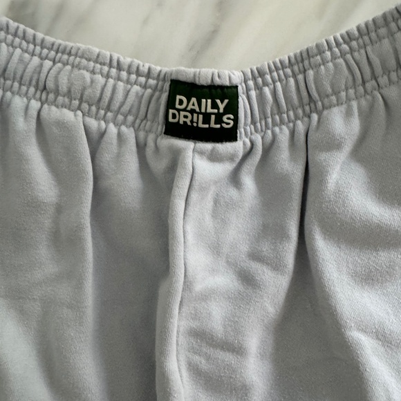 Daily Drills  SET- cropped crew & joggers in MIST M/L - Picture 6 of 12